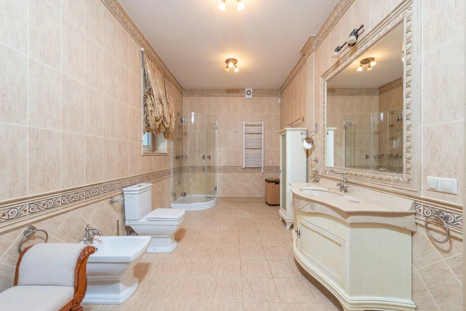 Stand Up Shower with Bench: A Buyer's Guide